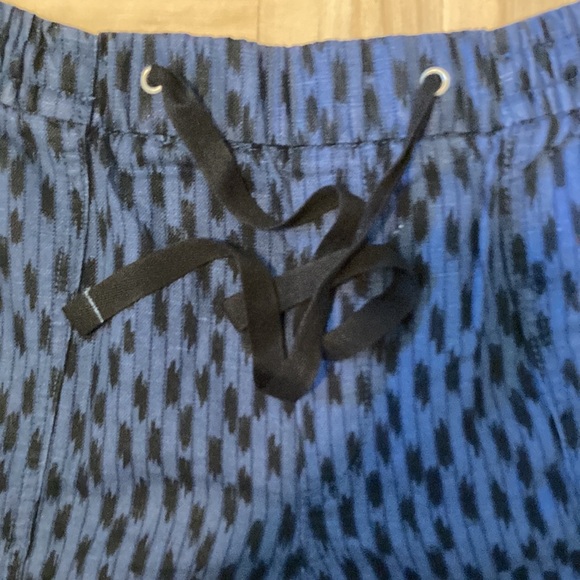 GAP linen blend shorts inseam 3 inches - Picture 2 of 6